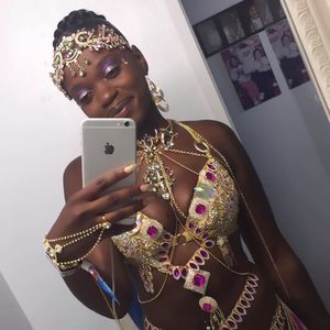 Meet your Posher, Ella